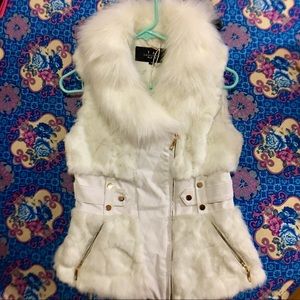 🌸 White Faux Fur Vest 🌸